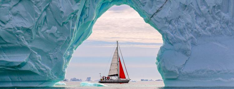 Segelboot und Gletscher